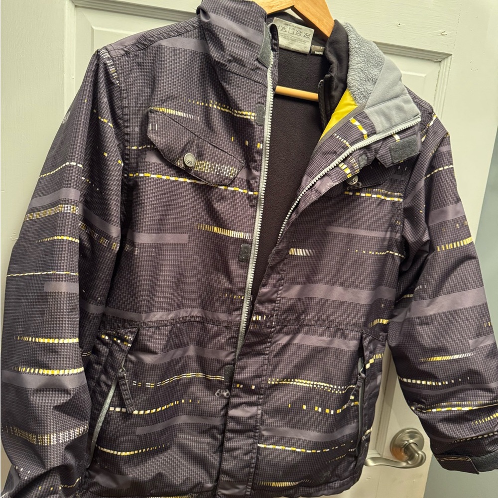 686 Black and Gray Youth Snowboarding Jacket